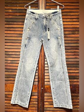 Saige Straight Leg Jeans in mid wash NWT, size 3/26